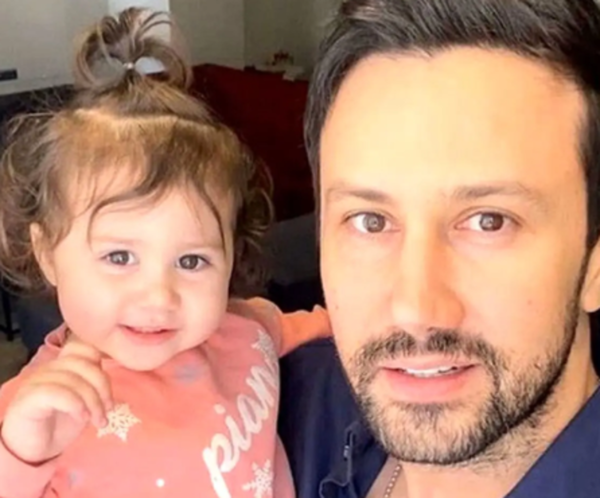 شاهرخ استخری دلش برای نوزادی نباتش تنگ شد! /عکس‌های تازه منتشر شده از روز تولد دختر کوچولوی آقای بازیگر