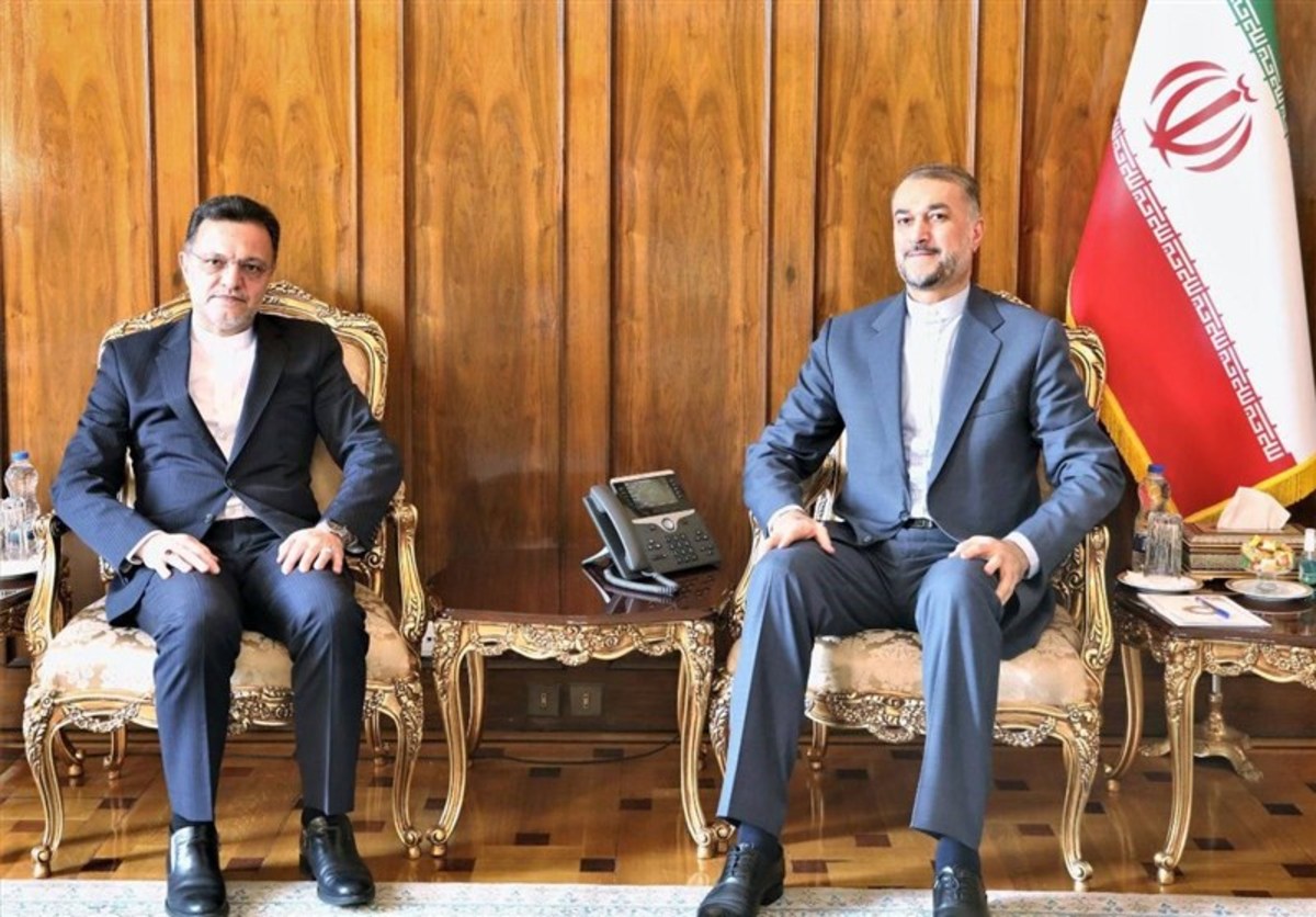 تاکید وزیر امور خارجه بر ضرورت پیشبرد همه جانبه مشارکت جامع راهبردی ایران و چین