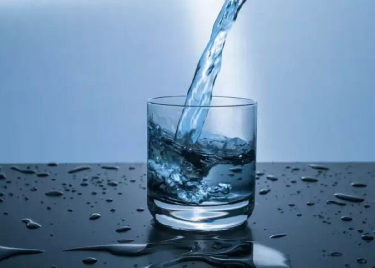 روزانه چند لیوان آب بنوشیم؟
