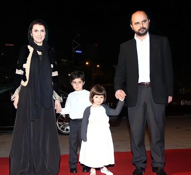 عکس تماشایی از لیلا حاتمی در کنار همسر و فرزندان زیبایش