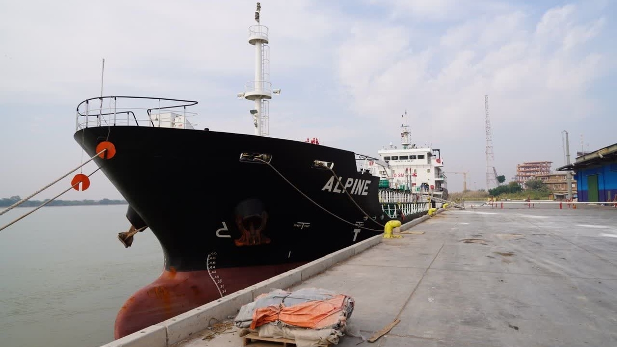 آغاز صادرات روغن ایرانول از بندر خرمشهر