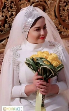 عکسی از لباس عروس و دستهگل شیک مهراوه شریفینیا در شب عروسیاش عکسی از لباس عروس و دستهگل شیک مهراوه شریفینیا در شب عروسیاش