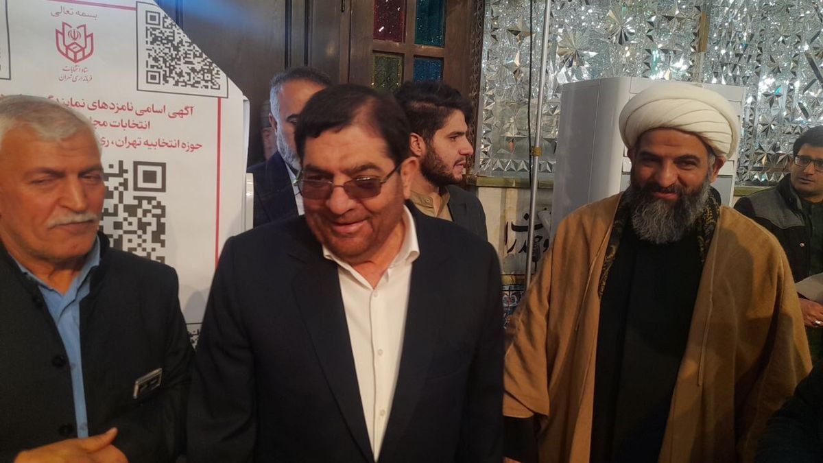محمد مخبر رای خود را به صندوق انداخت