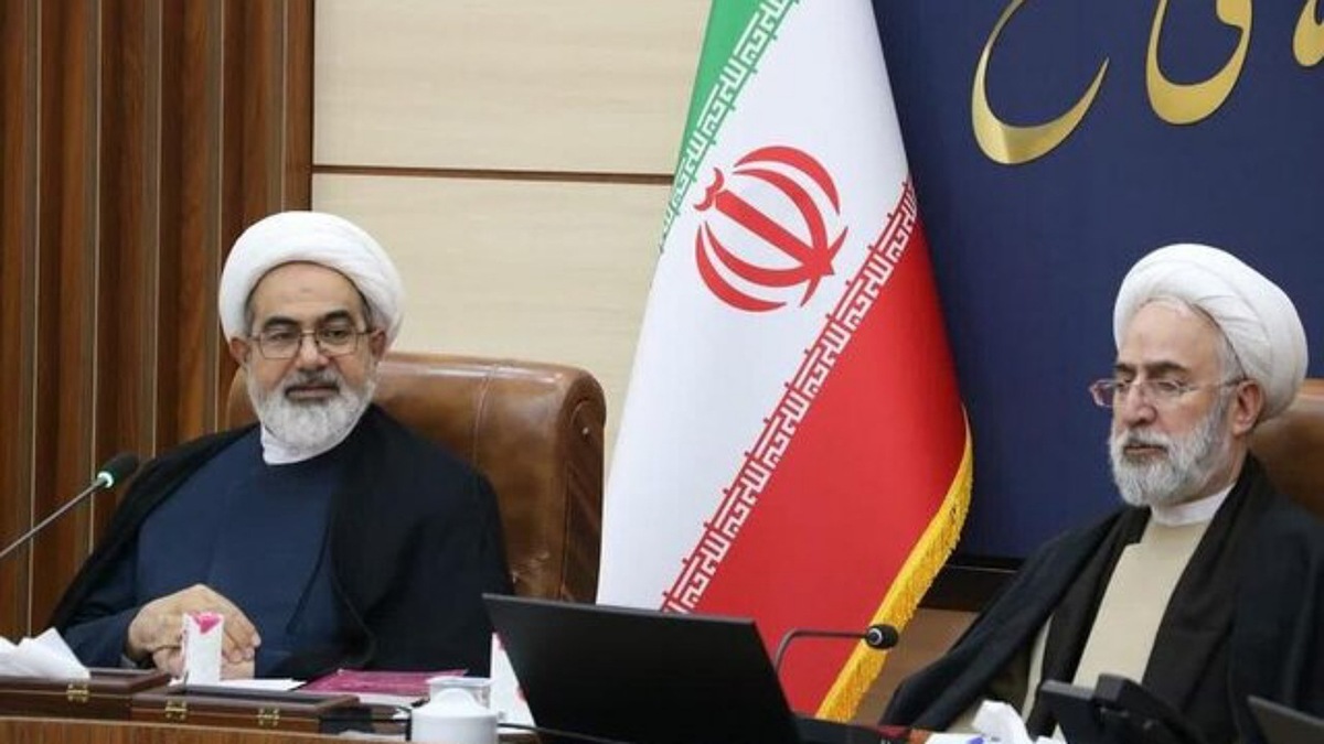 نظارت بر عمکرد نیرو‌های مسلح کار حساس و دقیقی است