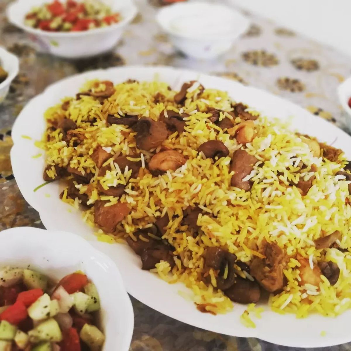دستور پخت قارچ پلو یک غذای متفاوت و مجلسی برای ناهار