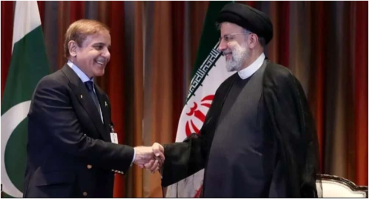 نخست وزیر جدید پاکستان: منتظر سفر زود هنگام آیت‌الله رئیسی به پاکستان هستیم