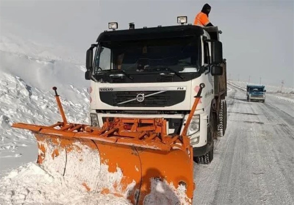 ۱۰ خودرو گرفتار در محور‌های مواصلاتی کاشان نجات پیدا کرد
