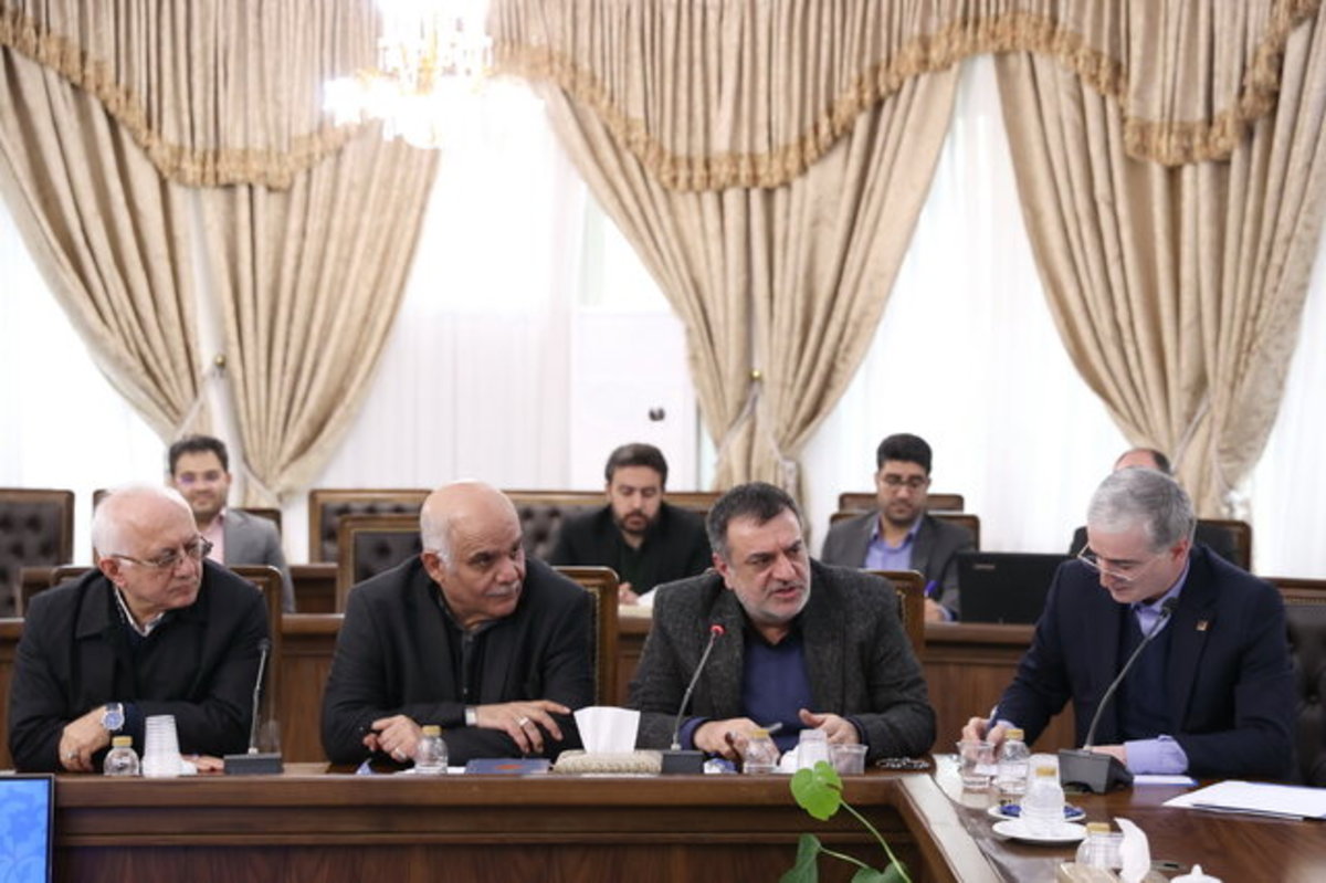 دولت بر فعالیت اتحادیه‌ها و اصناف بخش خصوصی نظارت دارد