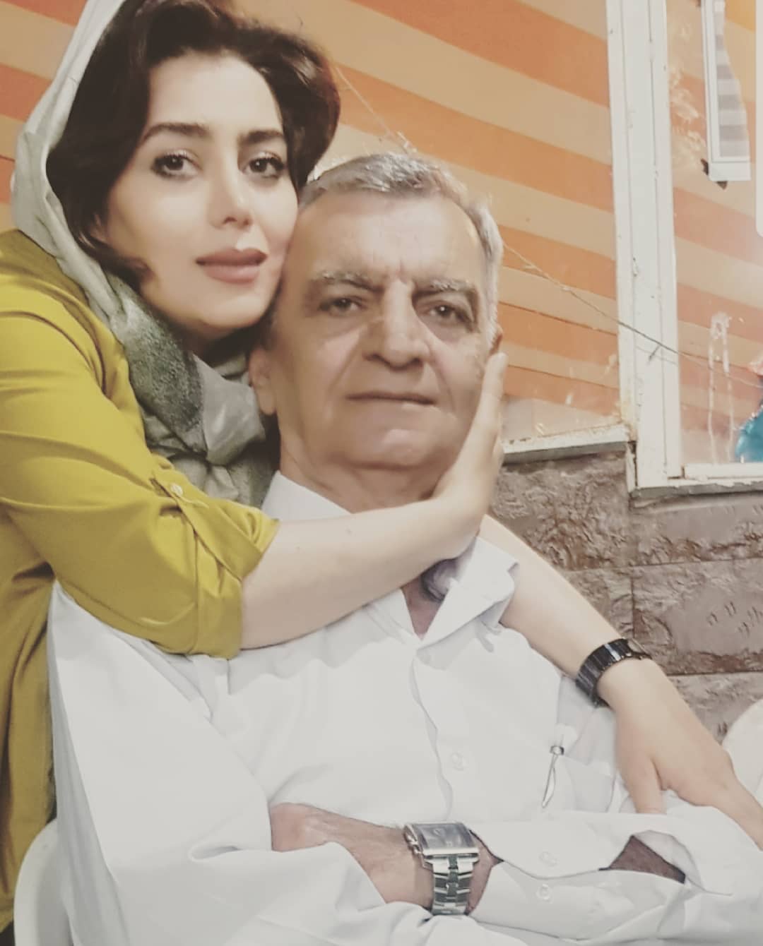 هدیه بازوند منکر نسبت فامیلی با آقای استاندار شد هدیه بازوند منکر نسبت فامیلی با آقای استاندار شد