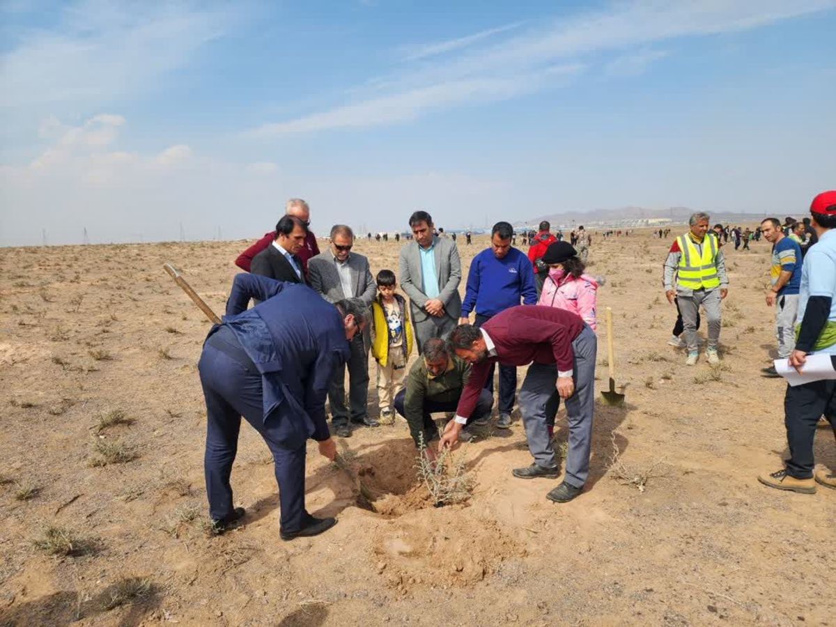 برگزاری اردوی درختکاری یکهزار نفری در رباط‌کریم