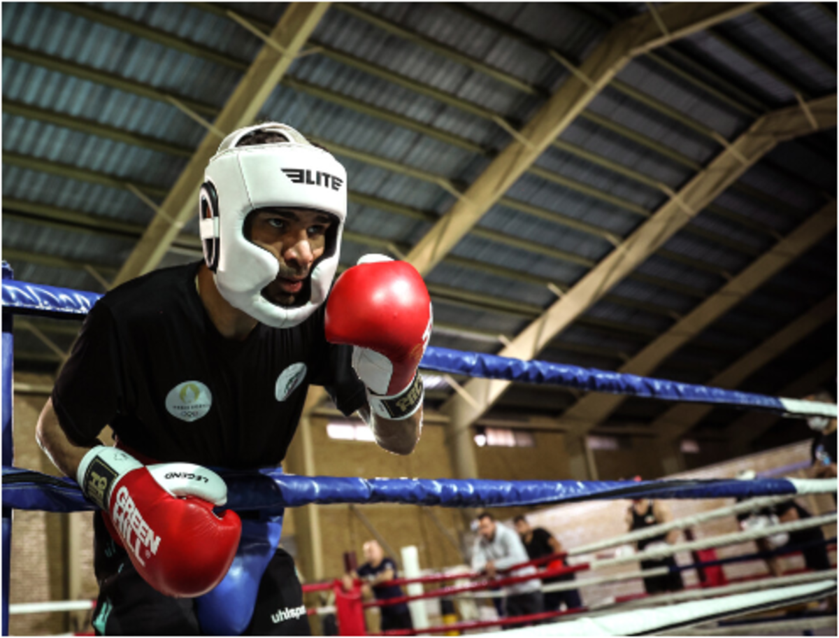 مسابقات جهانی بوکس- گزینشی المپیک/ صعود قشلاقی و کم‌لطفی داوران به شه‌بخش