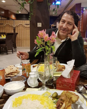 شام تولد دونفره عنایت بابای شاهرخ استخری در سریال دلدادگان در یک رستوران شیک و منحصر به فرد+عکس شام تولد دونفره عنایت بابای شاهرخ استخری در سریال دلدادگان در یک رستوران شیک و منحصر به فرد+عکس