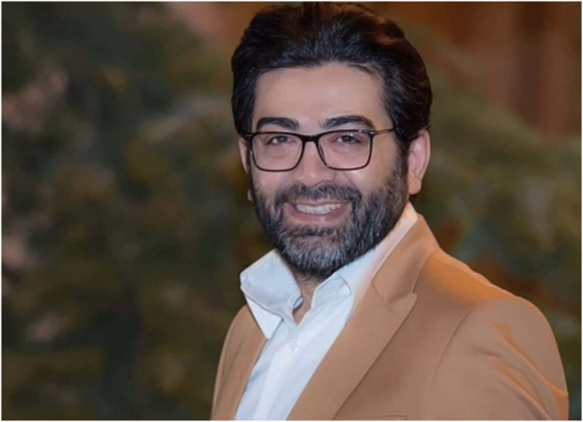 فرزاد حسنی در رادیو هم فعالیتش را شروع کرد