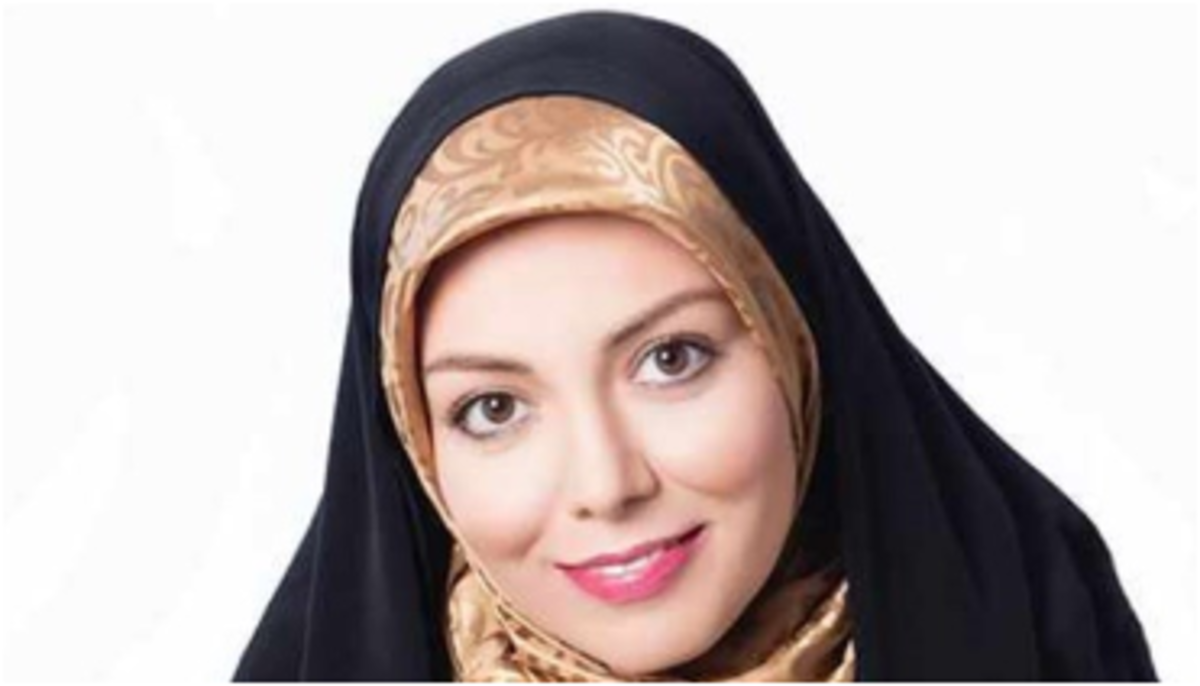 استایل عجیب آزاده نامداری سر سفره عقدش سوژه شد/لباس عروسه یا چادر؟