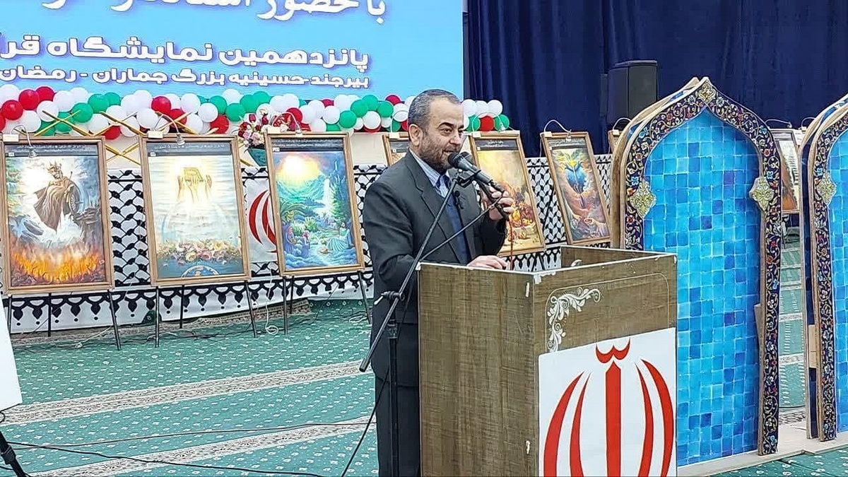 دشمن مخالف ظاهر و باطن قرآن است