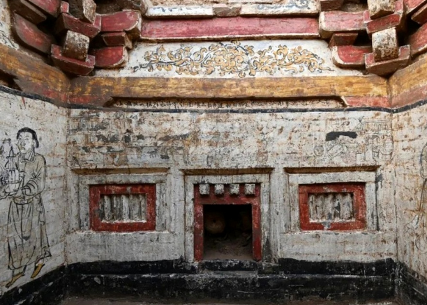 حکاکی‌های بسیار ظریف و هنرمندانه در مقبره باستانی کشف شده در چین