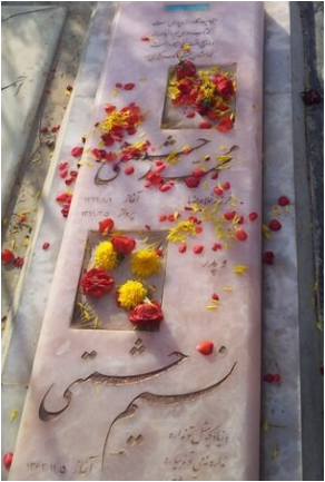 سنگ قبر دونفره و متفاوت همسر اول بنیامین بهادری که شعرِ آهنگ معروف آقای خواننده بر روی آن نقش بسته+عکس/ روحش شاد