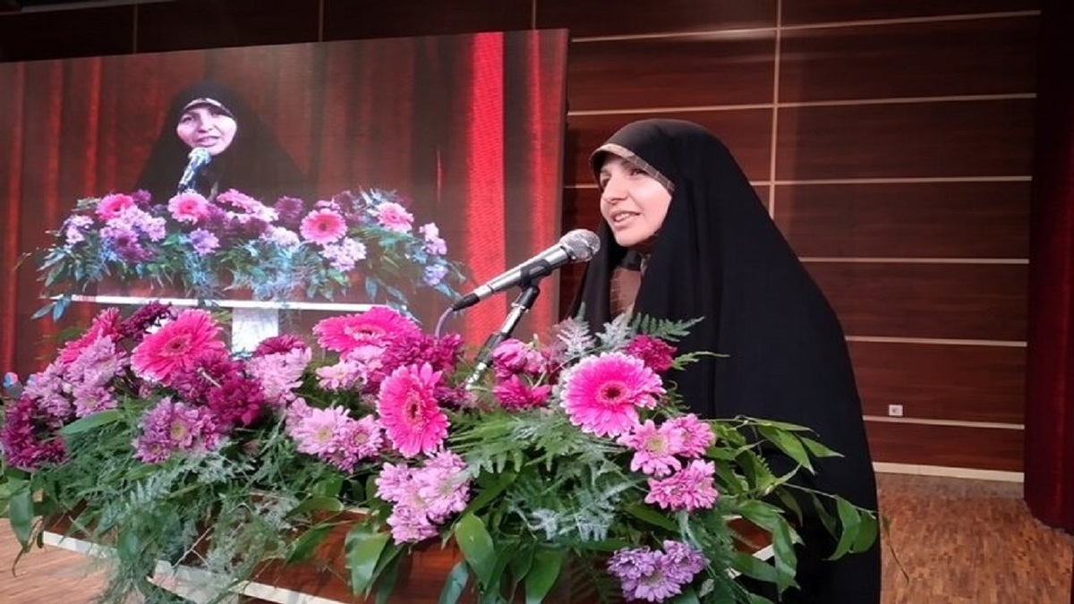بانوان برای مشارکت حداکثری مردم در انتخابات ایفای نقش کنند