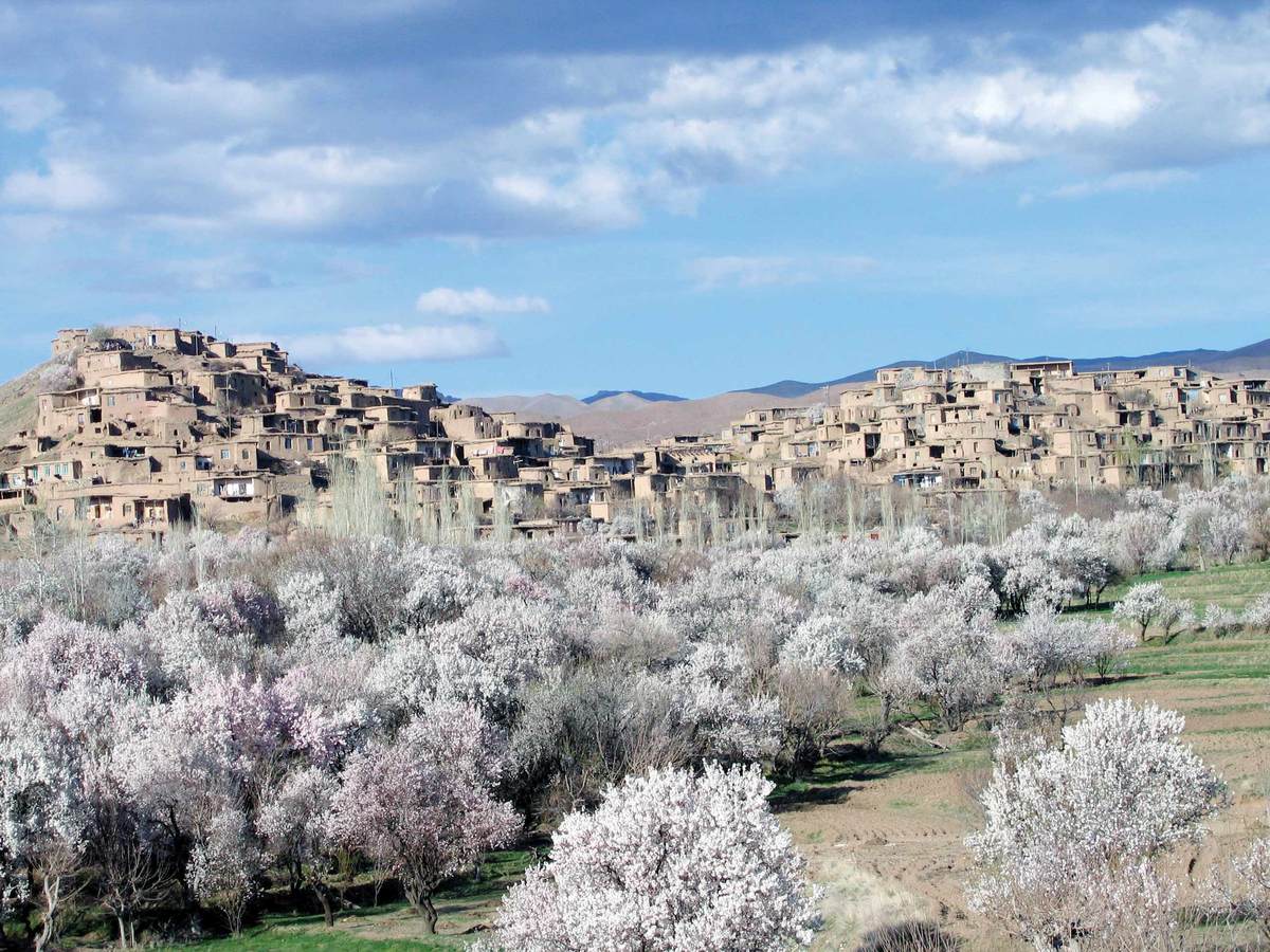 ۲۸ روستا، ۲۸ معدن در کوهسرخ