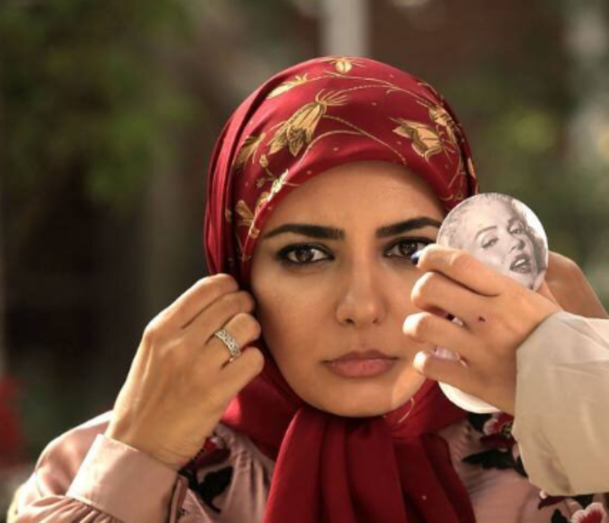 خانم بازیگر به استقبال نوروز و سال نو رفت! /عکس سفره هفت سین جذاب و سنتی لیندا کیانی