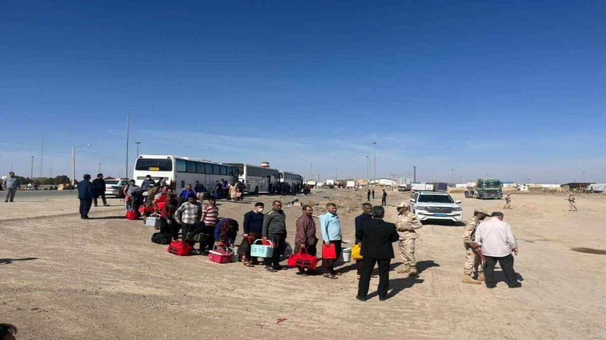 انتقال هزار و ۱۳۶ زندانی افغانستانی به وطنشان