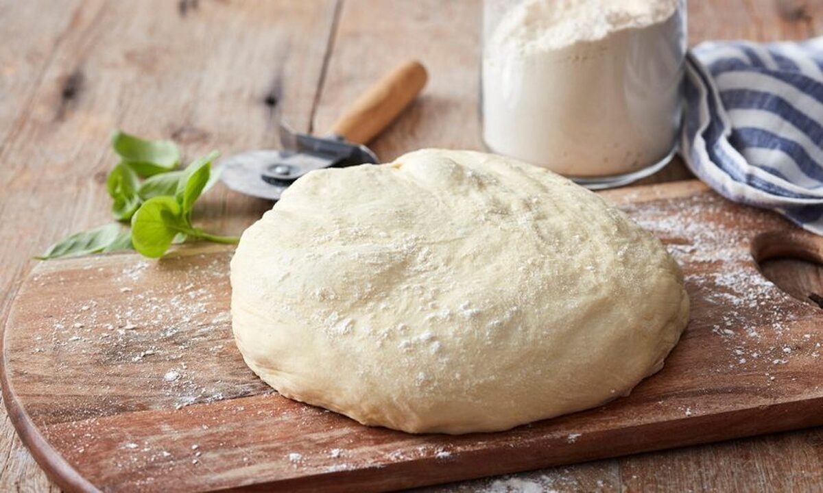 با این دستور خودت خمیر پیتزا درست کن!
