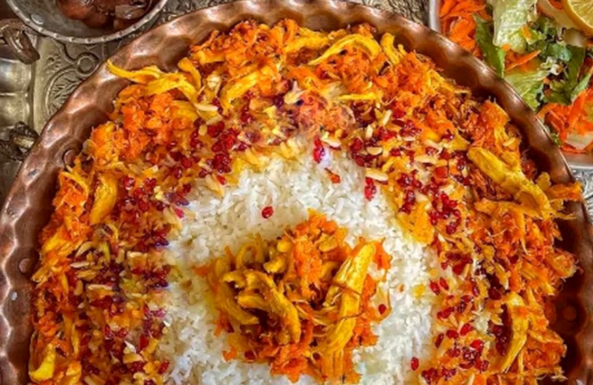 دستور پخت هویج پلو با مرغ، یک غذای مجلسی خوش رنگ و لعاب