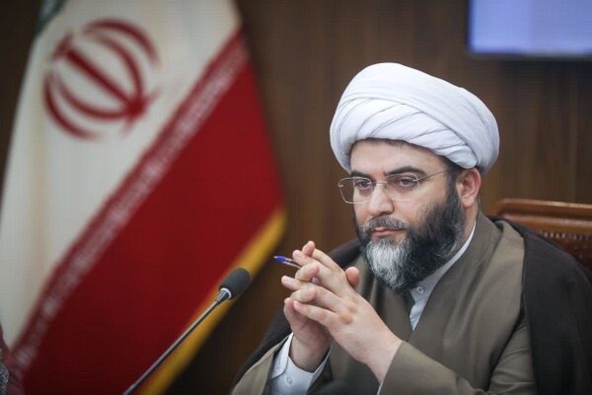 واکنش قمی به سخنان امام جمعه رشت در برخورد با بی‌حجاب‌ها: پدرانه دعا کنیم
