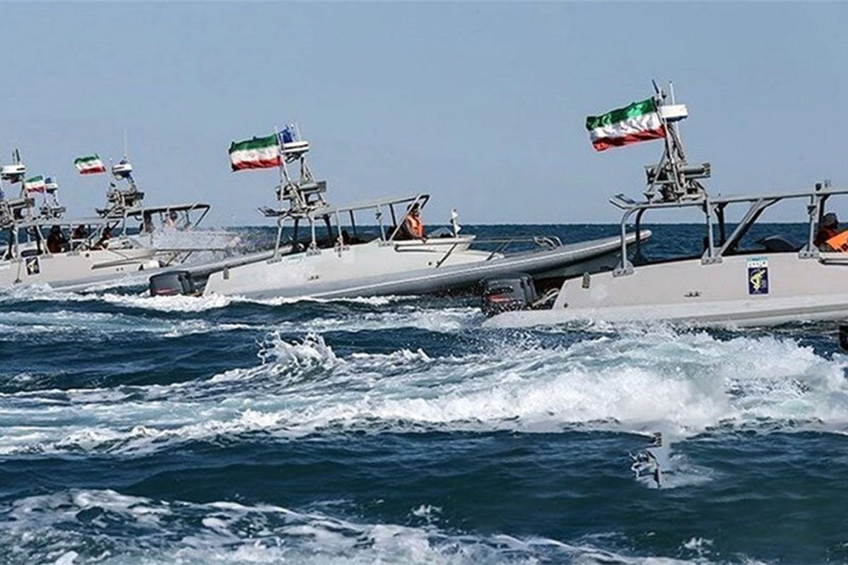 بازدید سخنگوی دولت از تجهیزات نیروی دریایی سپاه