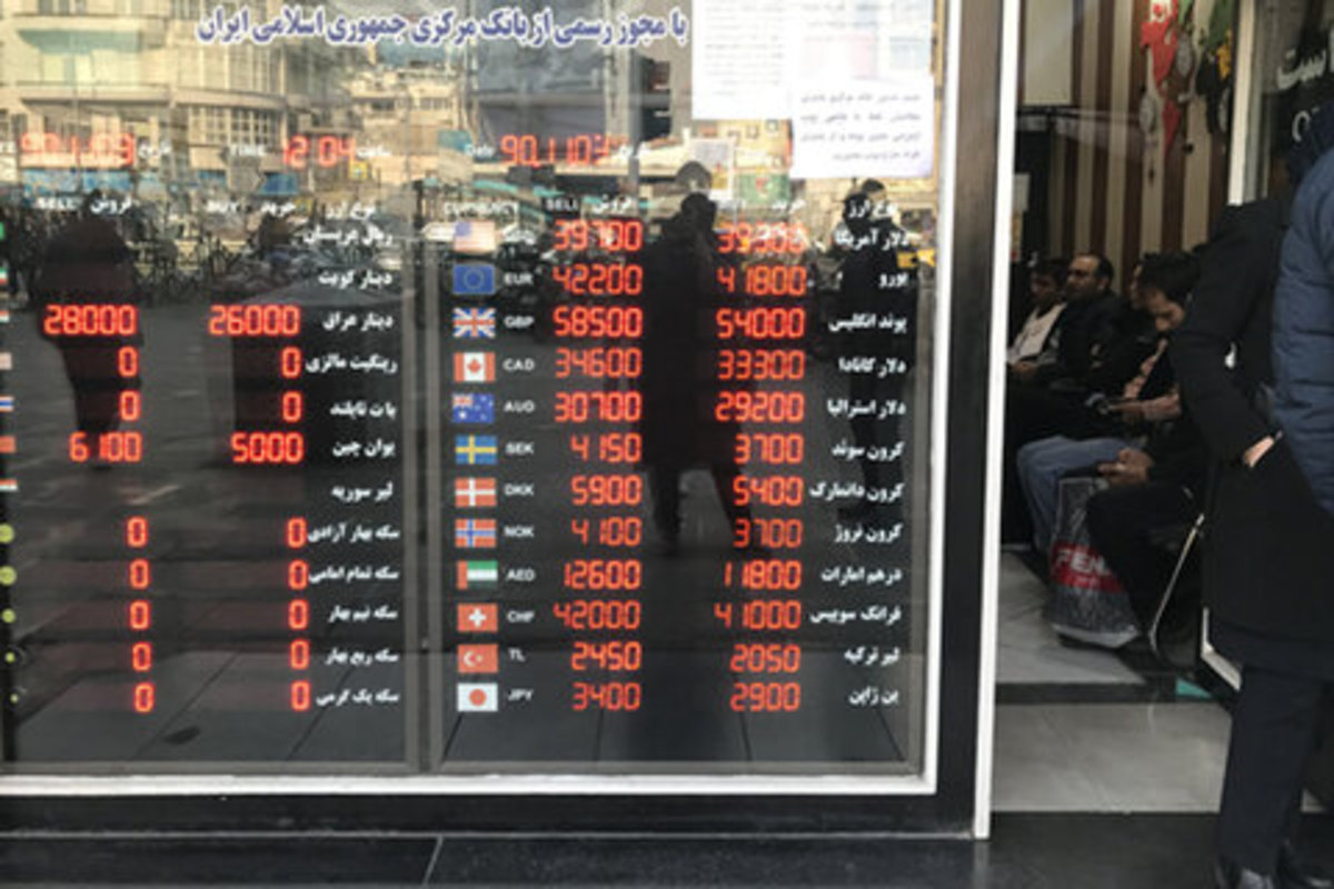 حرفه ای‌های بازار ارز این گونه دلار ارزان می‌خرند!