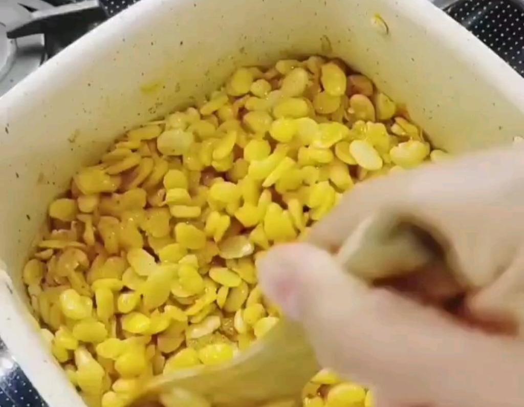 دستور پخت دمی باقالی  با نیمرو یک غذای ساده و اصیل برای ناهار