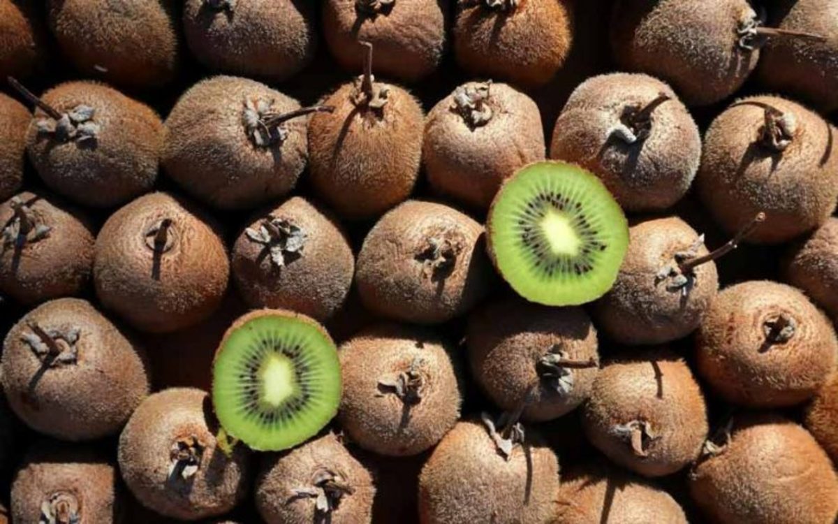 درخشندگی و لایه برداری پوست با ماسک معجزه آسای کیوی