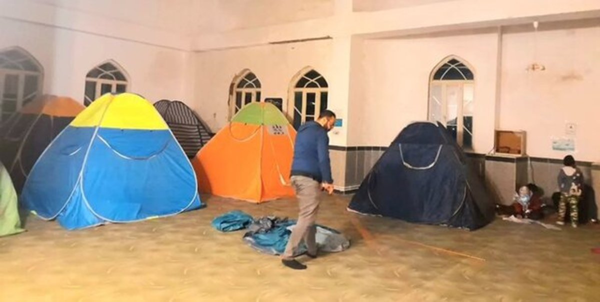 اسکان اضطراری مسافران بانه