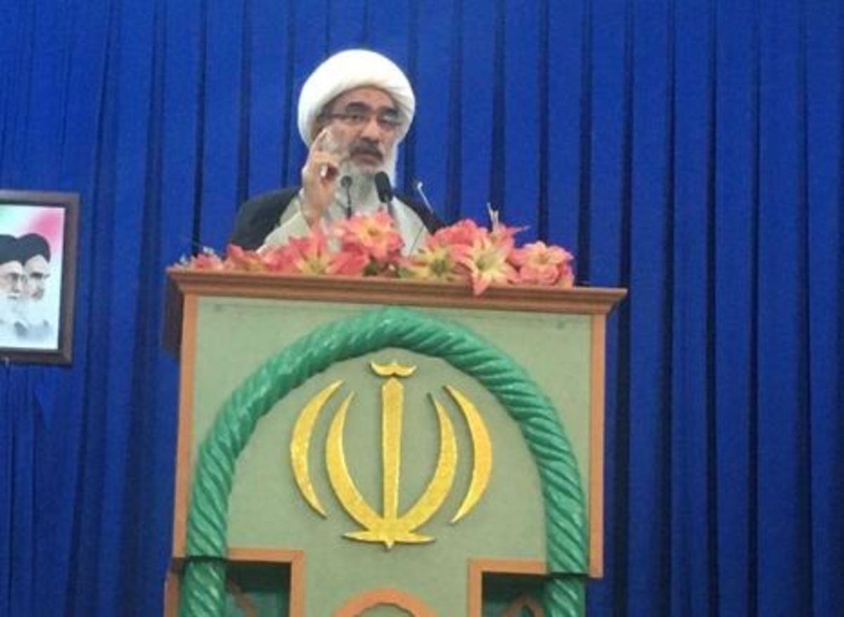 امام جمعه بوشهر: مشکل آب شرب شهر‌ها و روستا‌های استان بوشهر برطرف شود