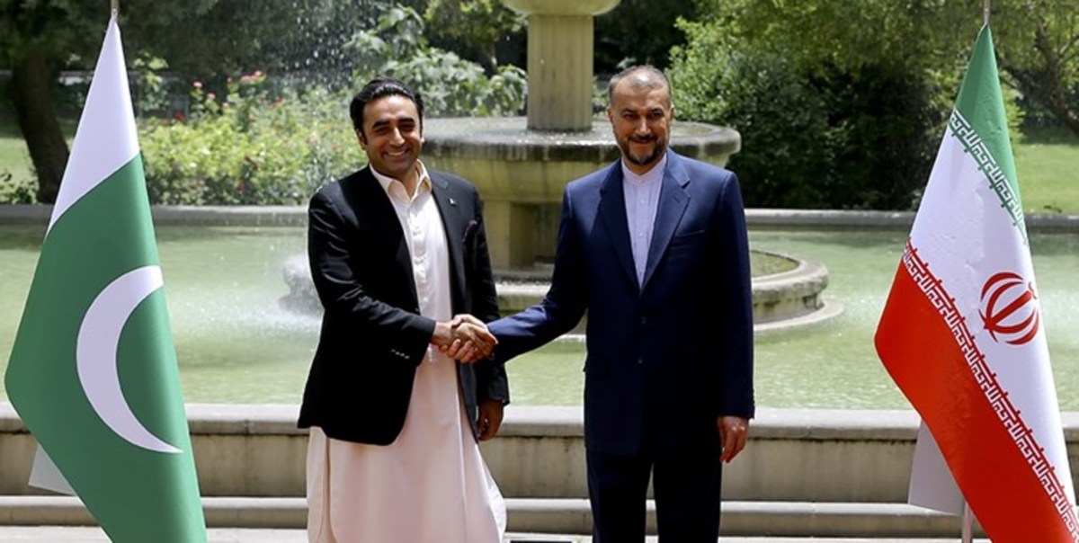تأکید وزیر خارجه پاکستان بر توسعه روابط با ایران