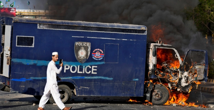 آتش زدن اقامتگاه شخصی نخست وزیر پاکستان توسط حامیان عمران خان