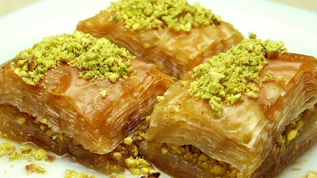 رسپی باقلوای برشته با طعمی بهشتی برای عصرانه