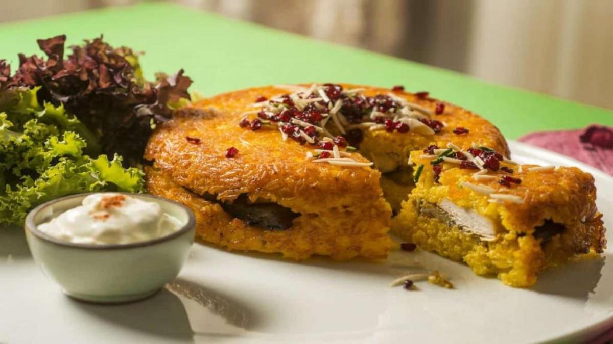 پخت ته چین مرغ زعفرانی و نرم با روشی متفاوت برای شام