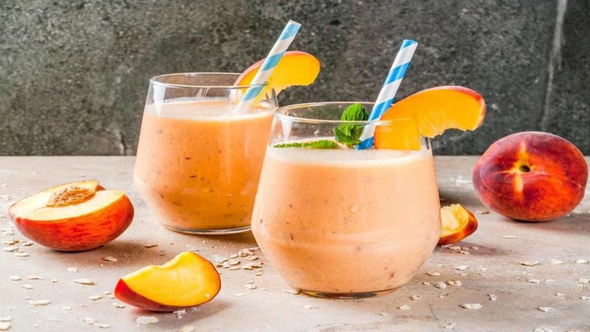با شیر و بستنی یک اسموتی خنک و دلچسب به راحتی در خانه درست کنید