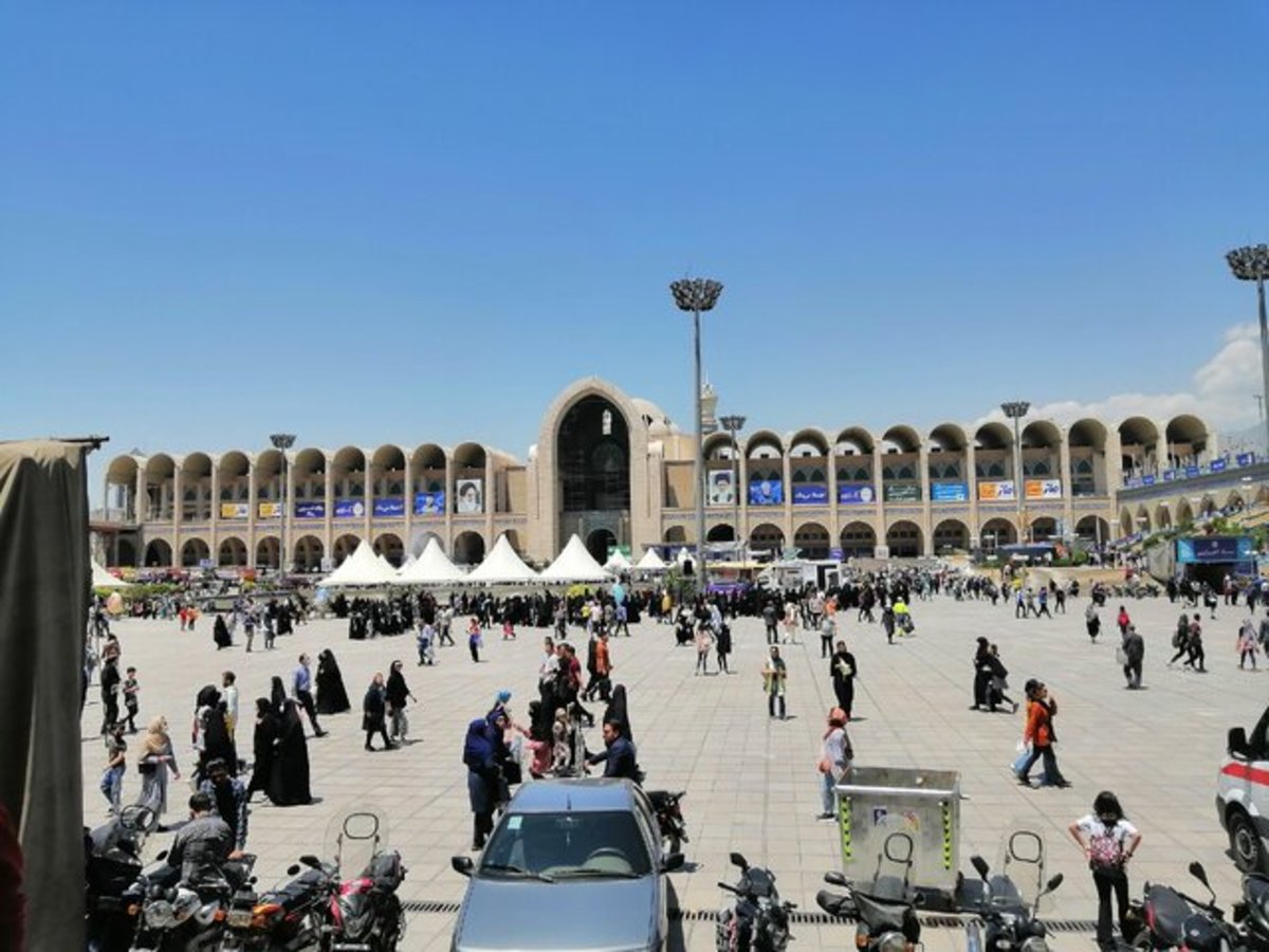 خدمت رسانی تاکسیرانی تهران در نمایشگاه کتاب/ استقرار ۱۷ تاکسی تلفنی و ۱۰ تاکسی ون در نمایشگاه