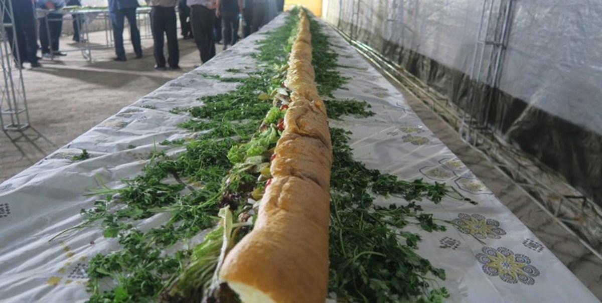 ثبت رکورد بزرگترین ساندویچ ماهی ایران در اهواز