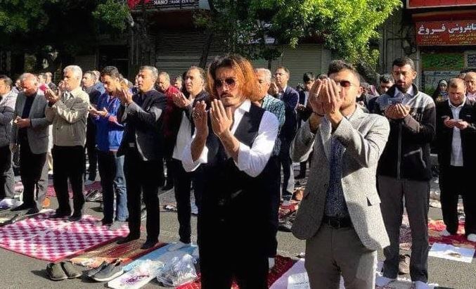 چهره جنجالی این مرد در نماز عید فطر خبرساز شد+عکس