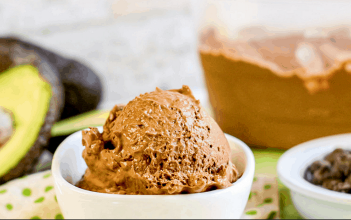 بستنی آووکادوی شکلاتی، با طعمی متفاوت و به یاد ماندنی