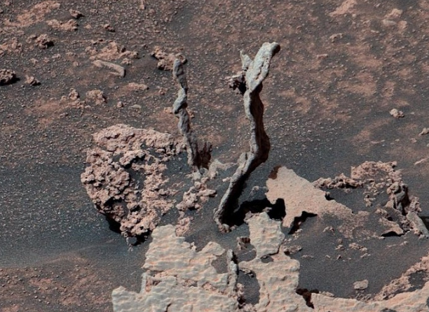 از درگاه بیگانه تا سنگ انگشتی؛ عجایبی که فقط در مریخ می‌بینید
