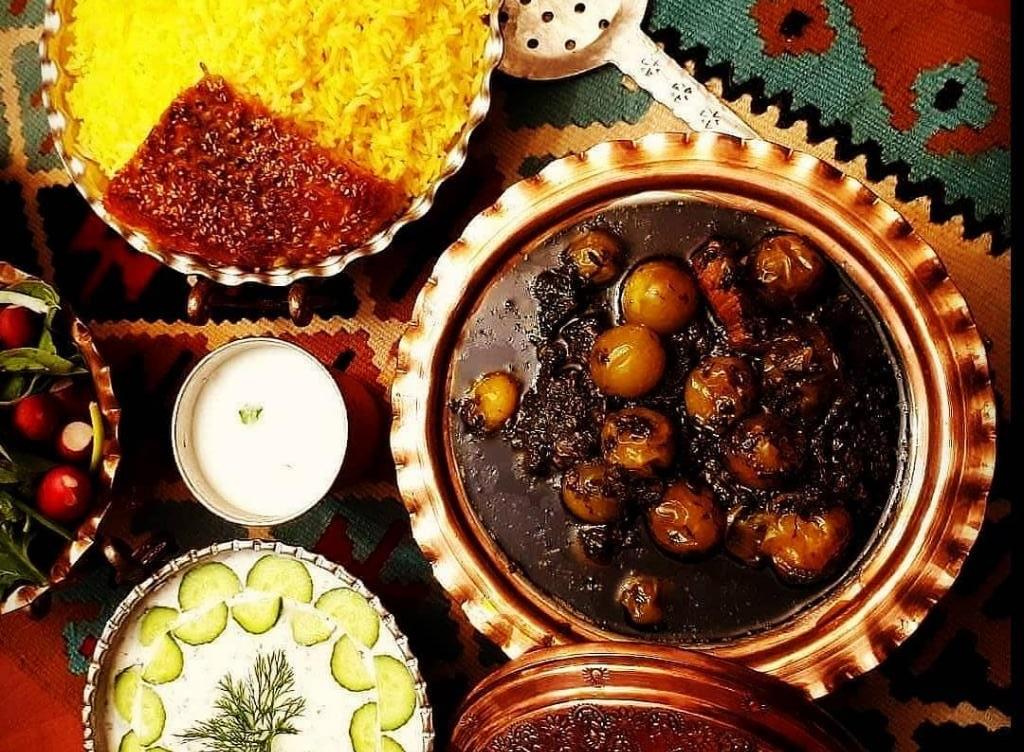 راز خوشمزگی خورشت محبوب و بی نظیر گوجه سبز