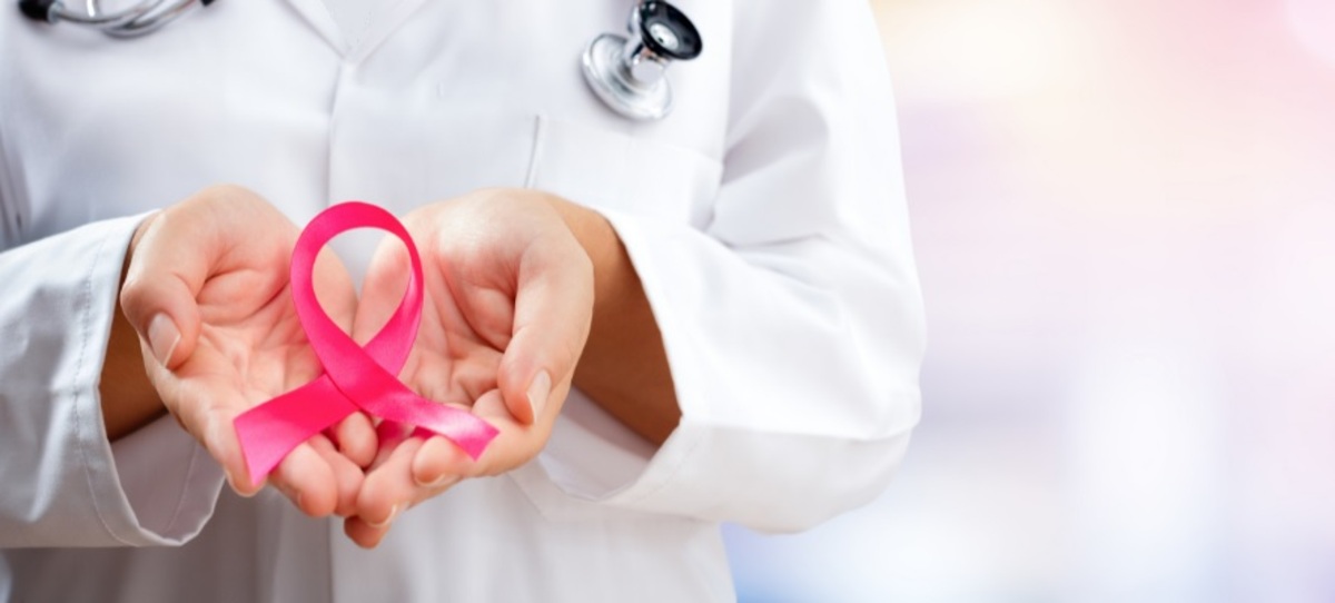 آیا سرطان در سینه‌های کوچک‌تر سخت‌تر تشخیص داده می‌شود؟