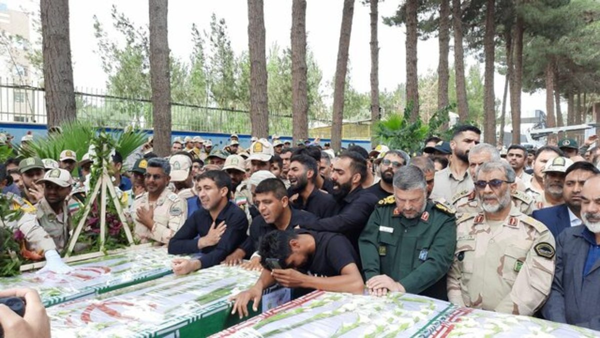 تشییع پیکر شهدای حمله تروریستی مرزبانی در زاهدان