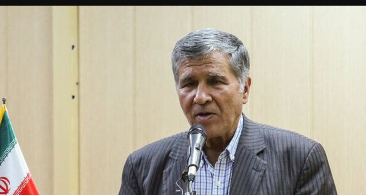 پرتو دانش و شعرشناسی استاد محمد قهرمان زبانه می‌کشید