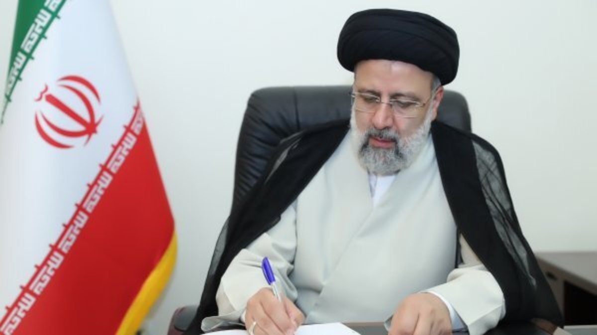 انتظار دولت از نخبگان نقد منصفانه سیاست‌هاست