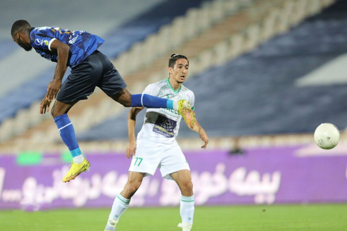 مدافع آلومینیوم:من از خانواده پرسپولیسی هستم، خوشحالم که پرسپولیس قهرمان شد